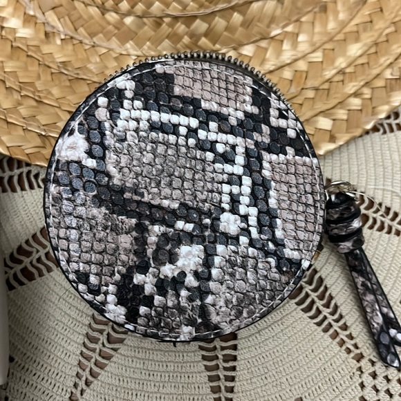 H&M Slides and Wallet Bundles - Picture 6 of 11